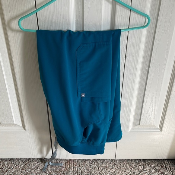 Fig Scrubs - Picture 1 of 3